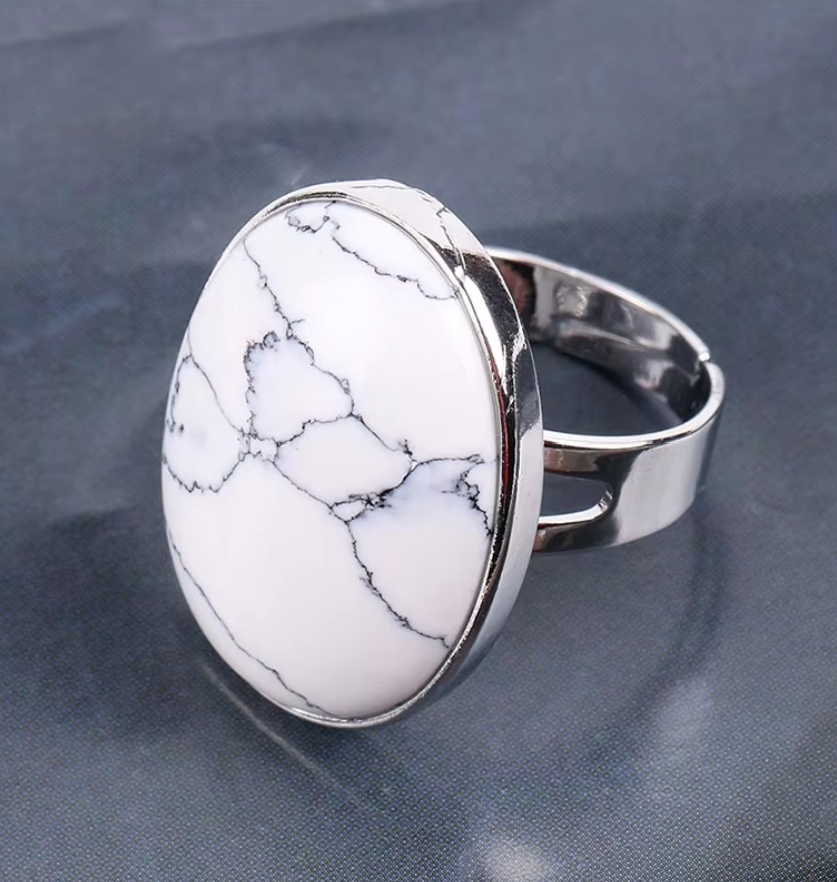 Fehér Howlit gyűrű