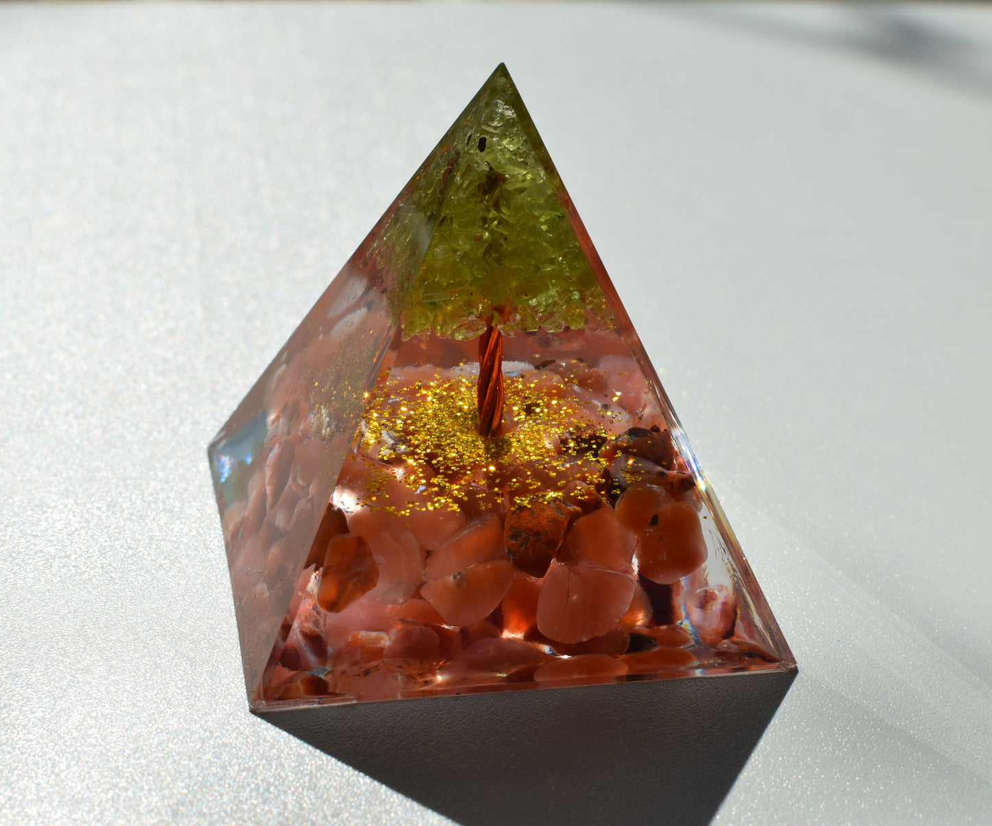 Vörös achát Orgonit Piramis