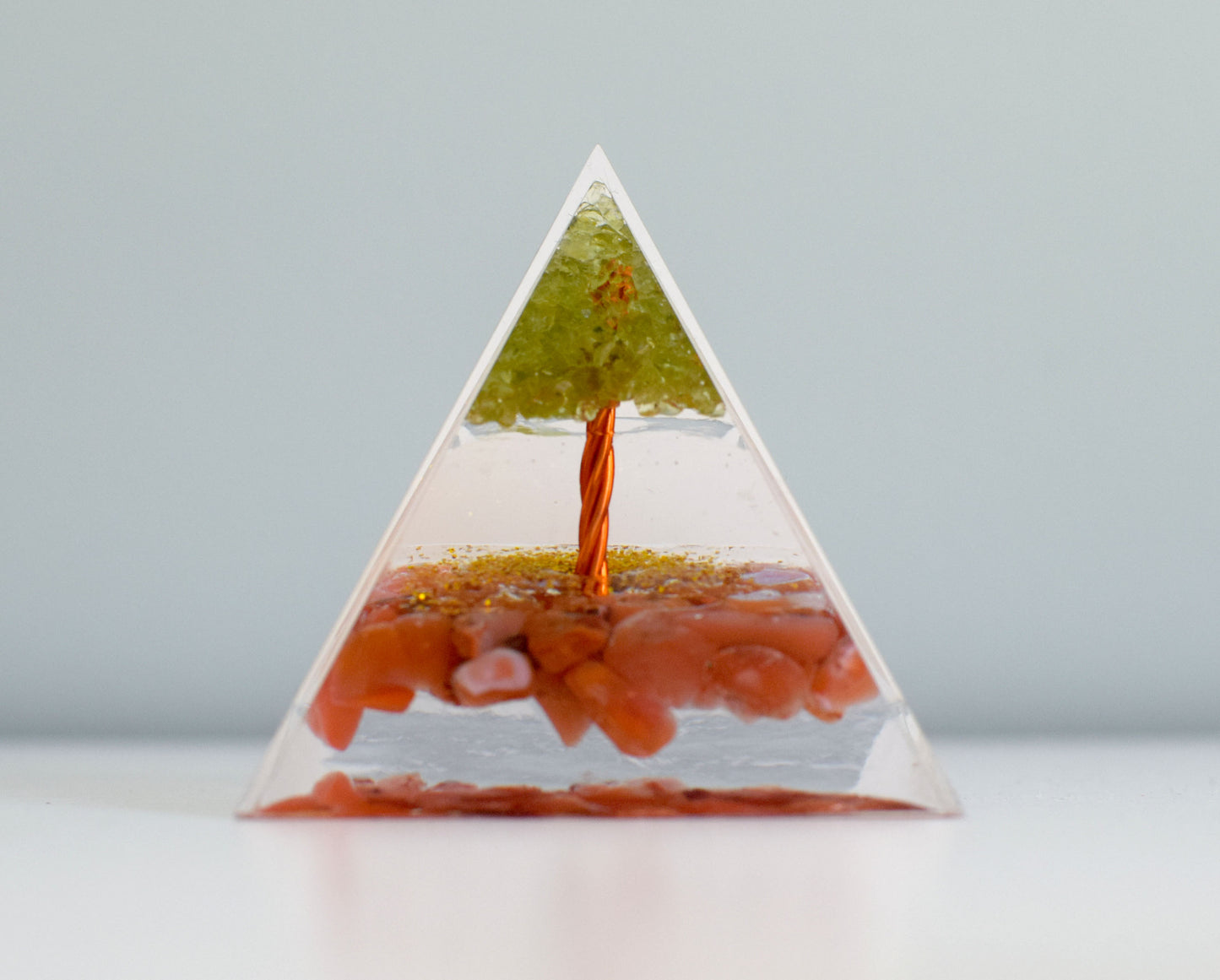 Vörös achát Orgonit Piramis