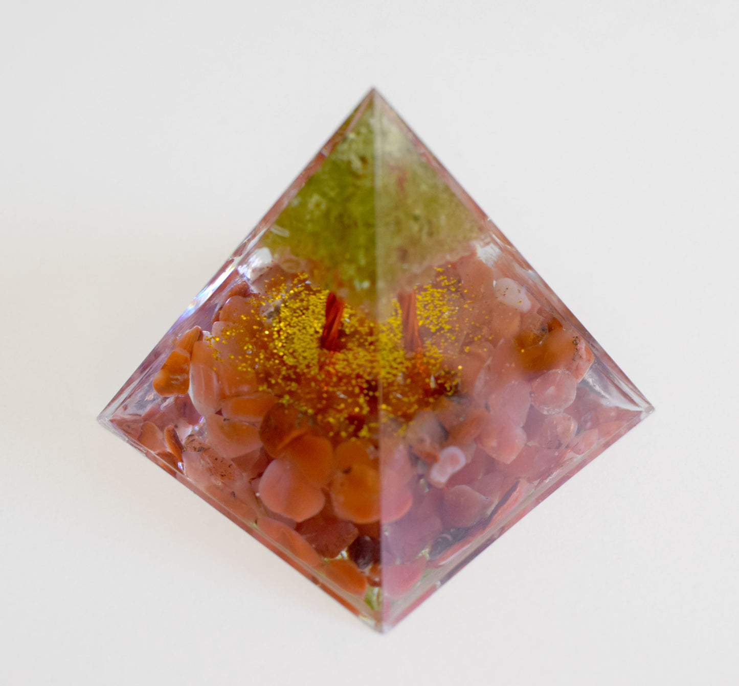 Vörös achát Orgonit Piramis