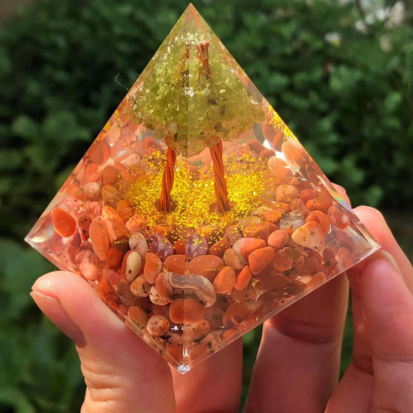 Vörös achát Orgonit Piramis