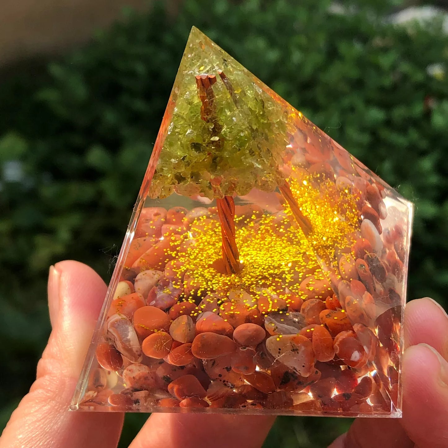 Vörös achát Orgonit Piramis